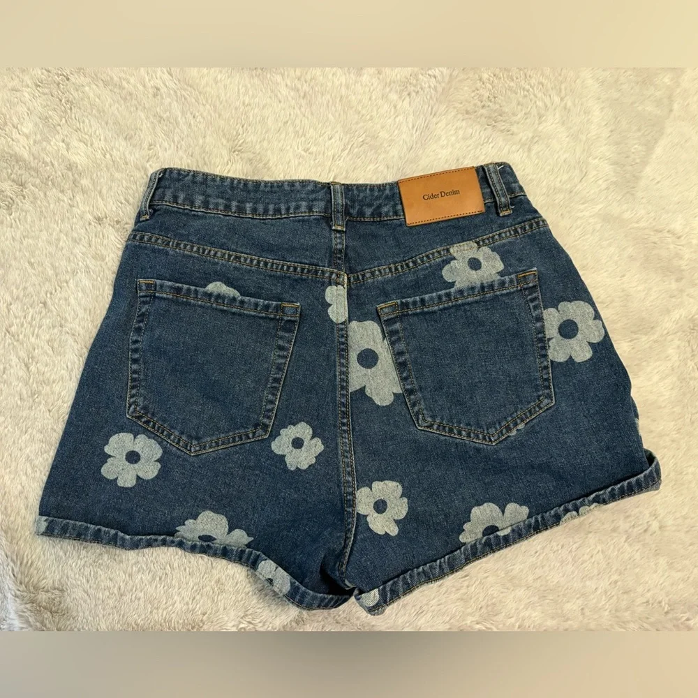 Cider Floral Denim Shorts - Picture 3 of 5
